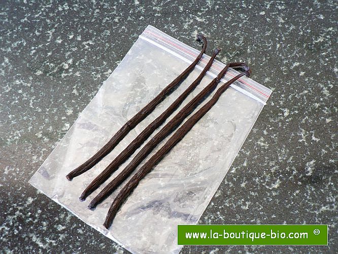 <b>VANILLA PODS</b><br>OFF - Vanlla Planifolia<br>ORGANIC CULTIVATION certified<br><b>4 PODS</b> - Quality GOURMET